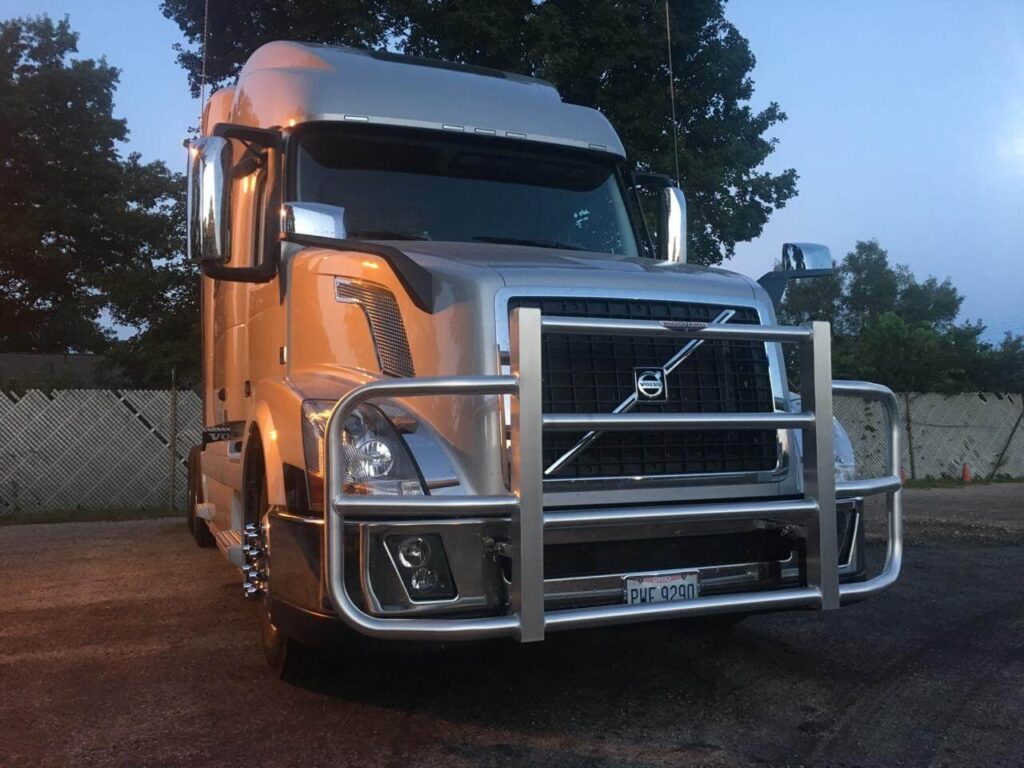 Volvo truck parked on the road with RIGGUARD grille guard