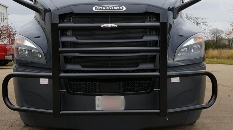 Close Up of Freightliner Front End with Black RIGGUARD Grille Guard