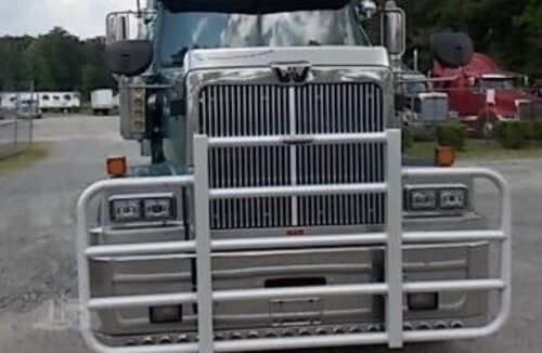 Green Wester Star Truck with RIGGUARD Grille Guard