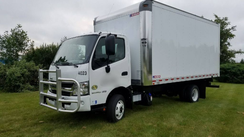White HINO Box Truck with RIGGUARD Grille Guard