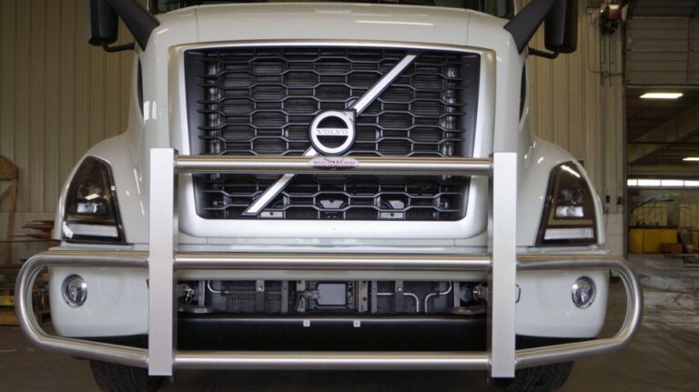 Close Up of RIGGUARD Grille Guard on Volvo Truck